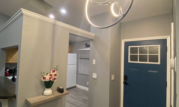 Orlando Casa | Charming 2-bedroom townhome in fabulous Orlando, family and pet friendly