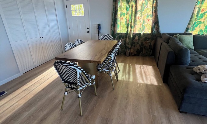 Opihihale Casa | Charming 2-bedroom house in Captain Cook with WiFi and AC