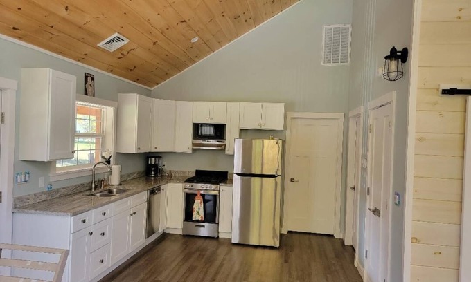 Blossvale Casa | Charming 2-bedroom house in Sylvan Beach