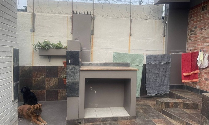 Greater Johannesburg Metropolitan Area Casa | Charming 2-bedroom house with fitness room and AC in lovely Johannesburg