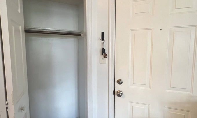 Hampstead Condominio | Charming 2-bedroomCondo in Hampstead MD