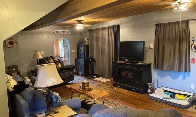 Marienville Casa | Charming 2-BR house in Marienville with AC. Close to ATV trails. Two fire pits.
