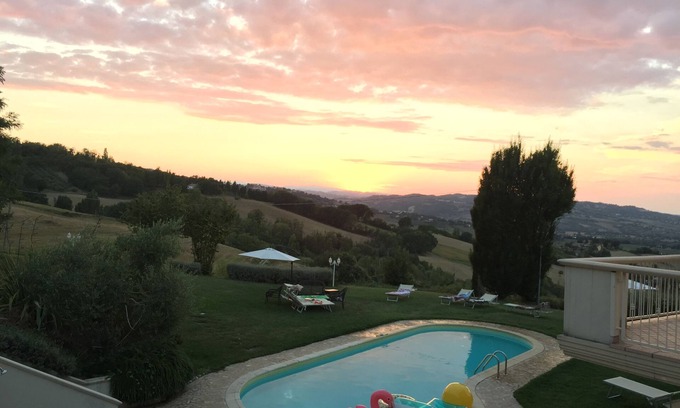 Montelabbate Villa | Villa panorámica con piscina cerca de la playa en el costo adriático en Italia