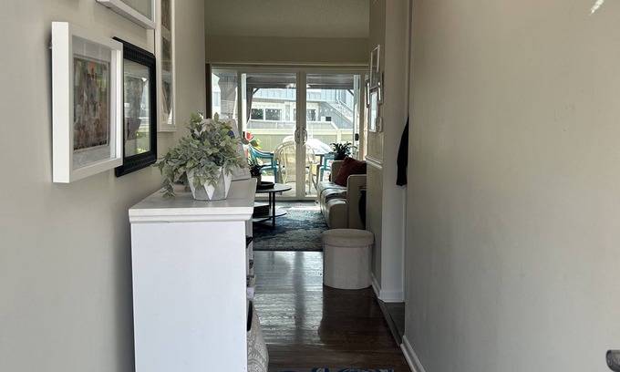 Lenexa Casa | Charming 2B/1Bth One Level TH -1 mile from I35-15 min. to Dntn KCMO.