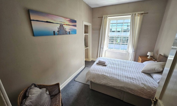 Tollcross Apartamento | Charming 2BDR Home near Edinburgh Castle