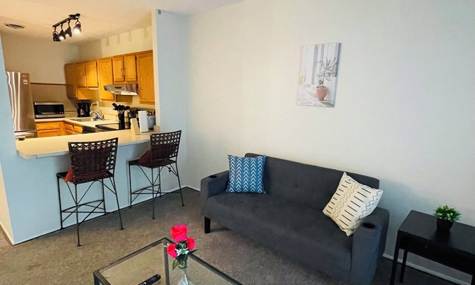 Elkins Park Apartamento | Charming 2BR 2B in Elkins Park Monthly Discount