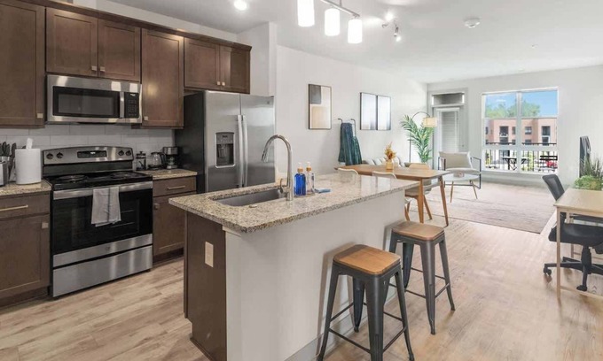 Auburn Hills Apartamento | Charming 2BR/2BA | Gym & Pool