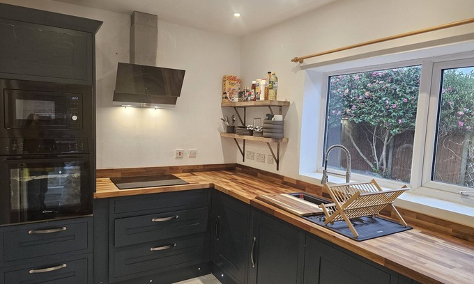 Chester Casa | Charming 2BR Bungalow Near Chester City Centre