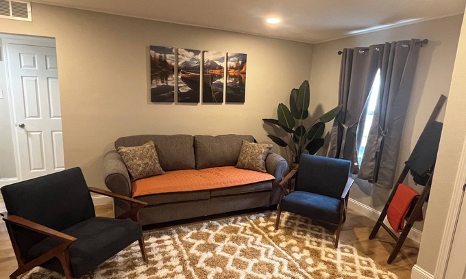 Springfield Casa | Charming 2BR Home in Springfield with AC near Fairgrounds & Hospital