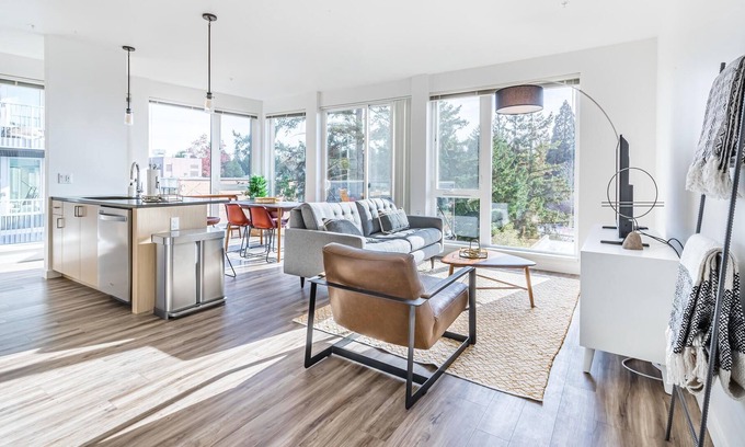 Wilburton Apartamento | Charming 2BR in Bellevue, Gym + Pet-Friendly