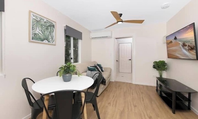 Railway Estate Casa | Acogedora casa de 2 habitaciones, a 5 minutos de Netflix libre de CBD