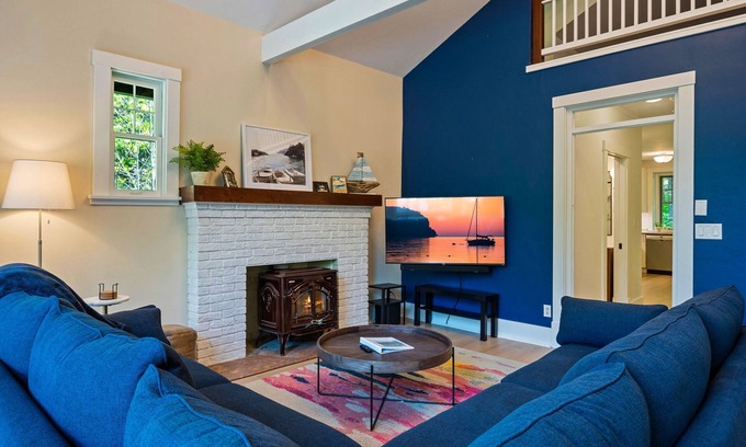 Ephraim Casa | Charming 2BR Retreat | Walk to Sunsets on the Bay