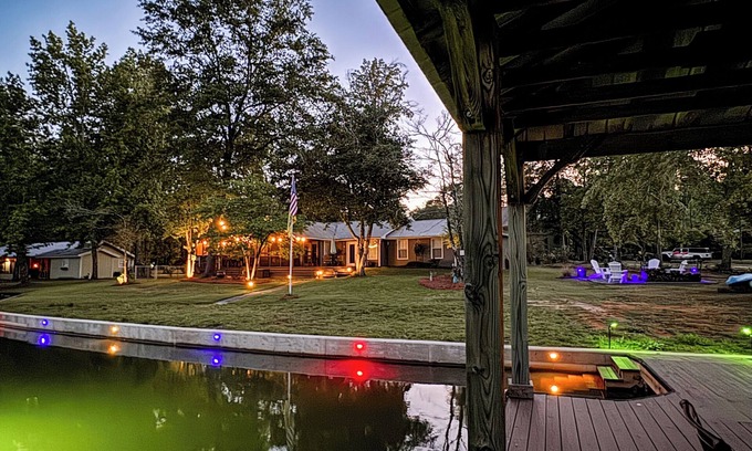 Jacksons' Gap Casa | Charming 3 BD Waterfront Cottage Dock,Kayaks,Firepit,Outdoor Bar,Screened Porch