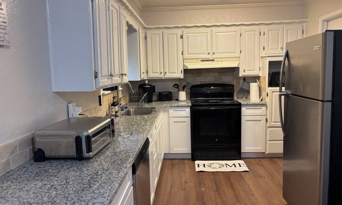 South Oklahoma City Casa | Charming 3-bedroom house with WiFi, AC in wonderful Oklahoma City