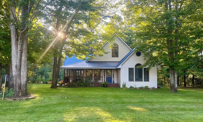 Kalkaska Casa | Charming 3 bedroom 2 bathroom home