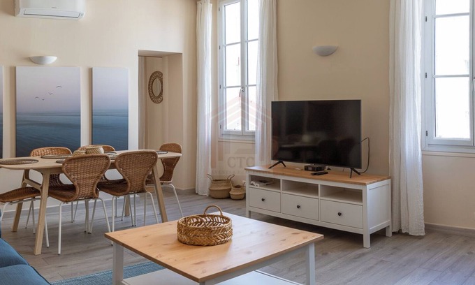 Cannes City Centre Apartamento | Charming 3-bedroom apartment in delightful Cannes with AC, WiFi