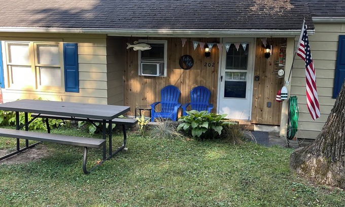 Edinboro Cabaña | Charming 3-bedroom cottage at lovely Edinboro Lake