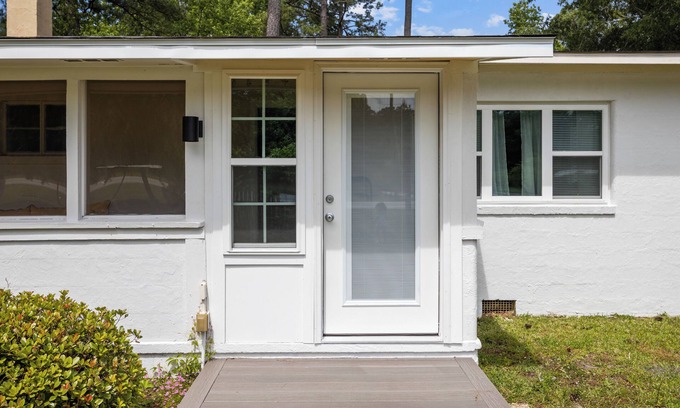 Oriental Cabaña | Charming 3-bedroom cottage in Oriental, pet friendly