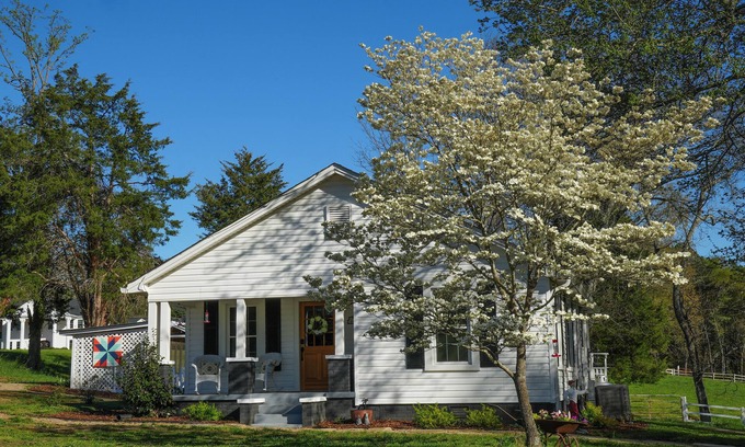 Caroleen Otro | Farmhouse in the woods, near a pond. Family friendly.