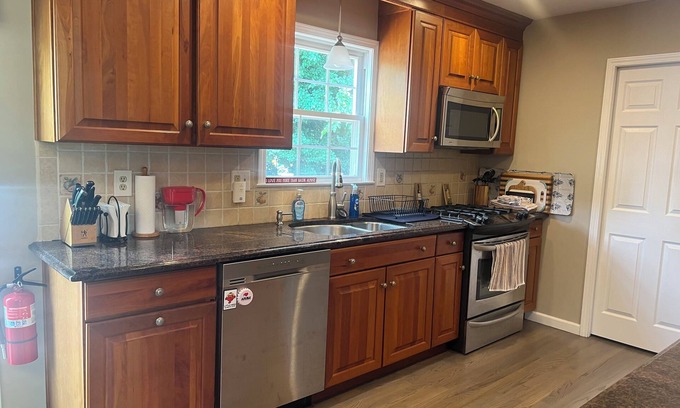 Osbornsville Casa | Charming 3-bedroom house with WiFi and AC in brilliant Toms River