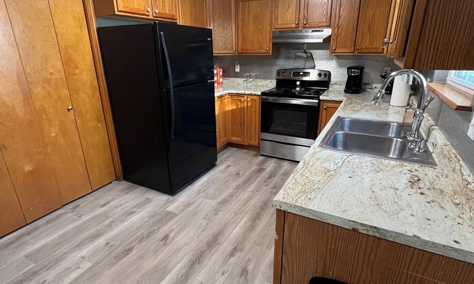 Boonville Casa | Charming 3-bedroom house with large fenced in backyard-Relax Enjoy Mid-Missouri