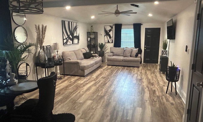 LaPlace Casa | Charming 3-bedroom house in LaPlace with AC, WiFi