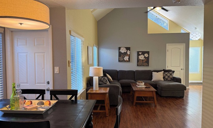 Modesto Casa | Charming 3-bedroom house in delightful Modesto with AC