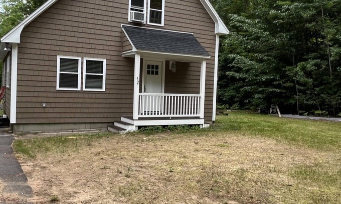 The Bluffs Casa | Charming 3-bedroom house in delightful Ossipee with AC, WiFi