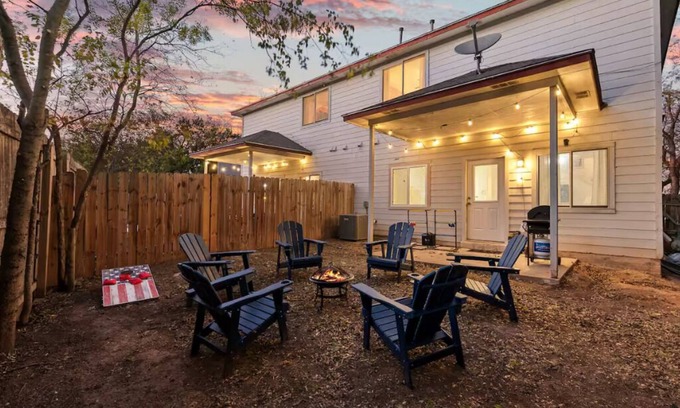 Austin Casa | Charming 3-bedroom house with AC and WiFi in awesome Austin!
