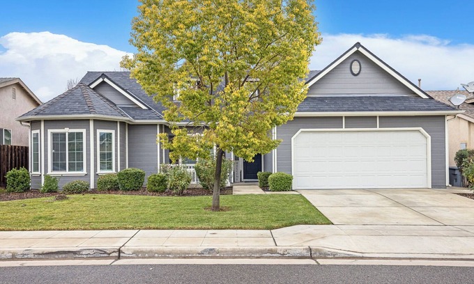 Fresno Casa | Charming 3-bedroom house in lovely Fresno with WiFi, AC