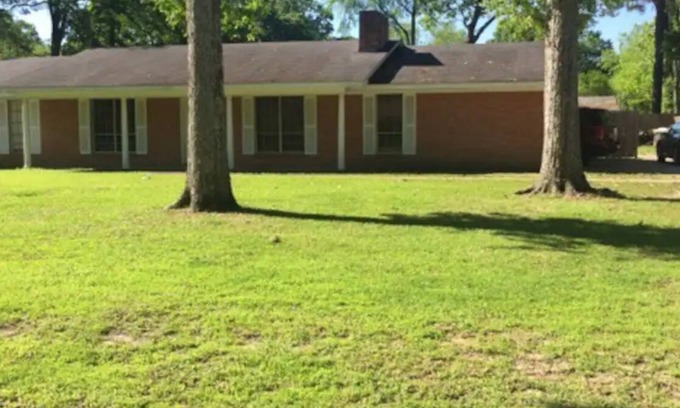 Monroe Casa | Charming 3-bedroom house with WiFi and AC in Monroe