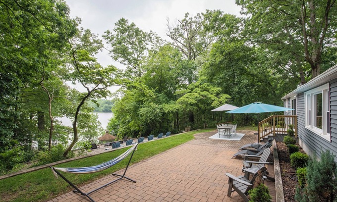 Bridgeton Casa | Charming 3-bedroom lake house with a seasonal private pool and seasonal hot tub!
