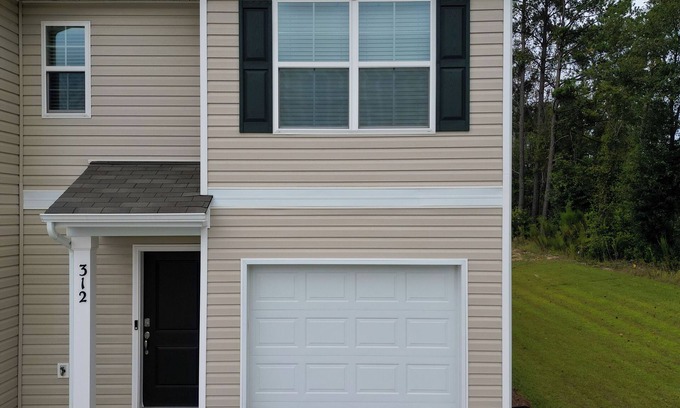 Sumter Casa | Charming 3-bedroom townhome with WiFi and AC in Sumter