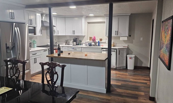 South Valley Casa | Charming 3-bedroom house in fabulous Albuquerque with WiFi, AC