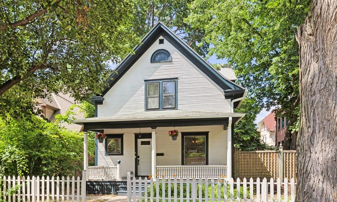 Whittier Casa | Charming 3-bedroom house within walking distance to Eat Street and Minneapolis