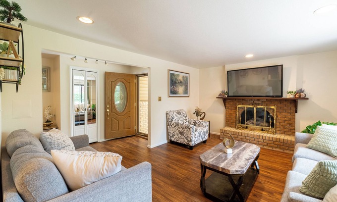 Westcliff and Cambridge Casa | Charming 3-bedroom duplex in the heart of Westminster with private patio