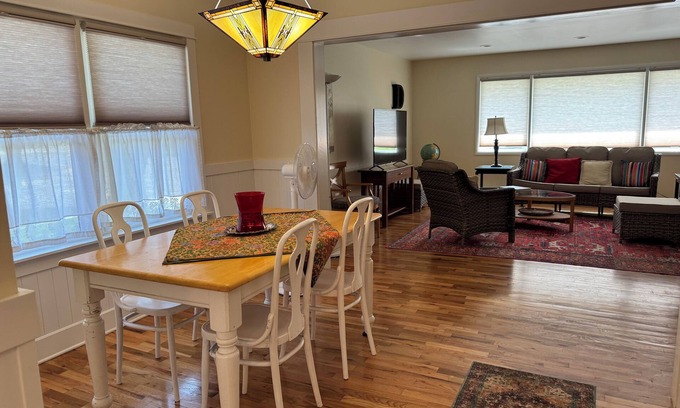Dayton Casa | Charming 3 BR 2 Bath in historic Dayton: Discover Blue Mountains and More!
