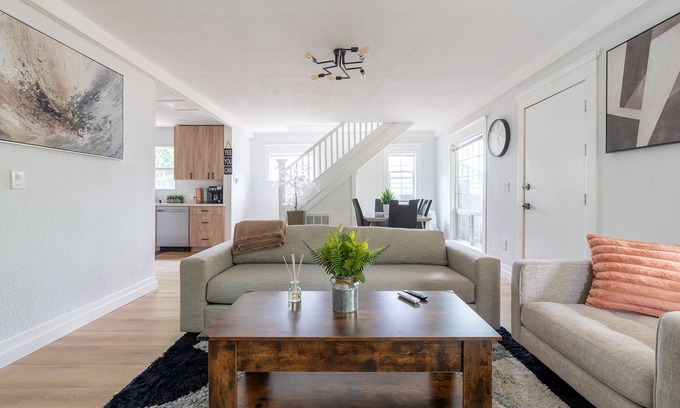 Tukwila Casa | Charming 3 BR/3 BA Tukwila home