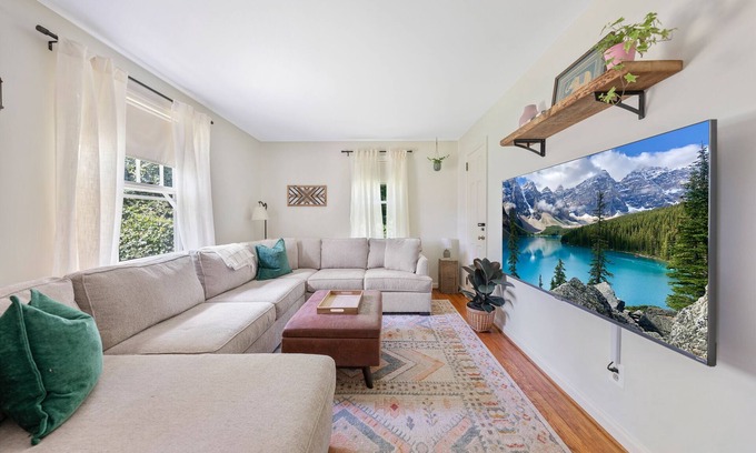 Pine Plains Casa | Charming 3BR 2BA Oversized Cape with Mountain Views!