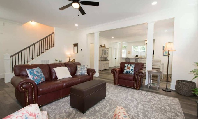 Flat Rock Casa | Charming 3BR, Balcony, Walk to Flat Rock Playhouse