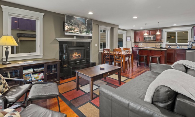 North Delridge Casa | Charming 3BR Townhome near DT Seattle W/ Balcony!