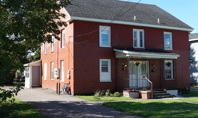 St. Albans Apartamento | Charming 3BR 2BA Home – Walk to Downtown St. Albans, Near Lake Champlain