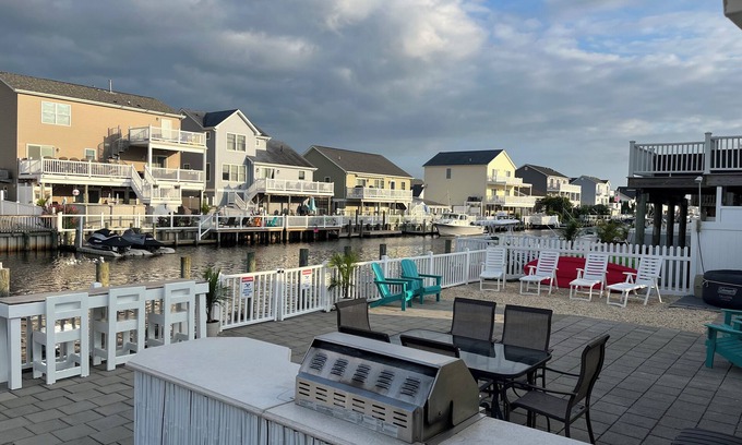 Beach Haven West Casa | Charming 4-bedroom lagoon house Down By the Bay near LBI