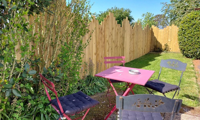 Courbeveille Cabaña | Casa rural con jardín cerca de Laval, 4 habitaciones, 3 baños, ideal para familias y profesionales