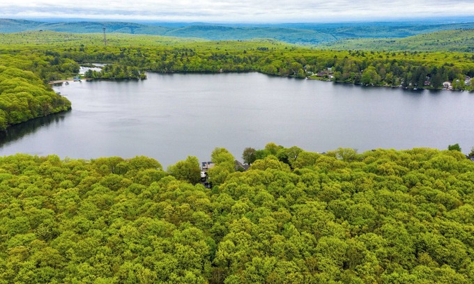 Smyrna Cabaña | Charming 4-bedroom cottage in enchanting Sand Lake with WiFi, AC