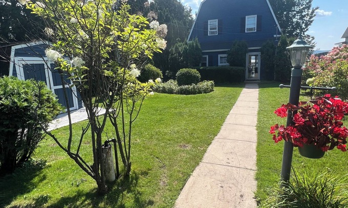 Oden Cabaña | Charming 4-bedroom cottage in adorable Oden with WiFi, AC
