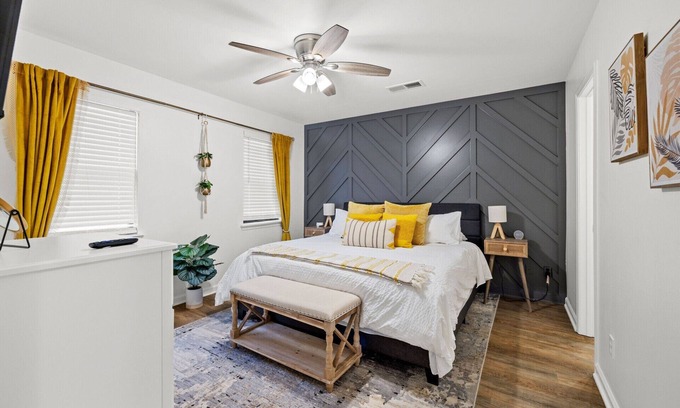 Buford Casa | Charming 4-bedroom house 5 min from the Mall of Georgia and Movie Theater