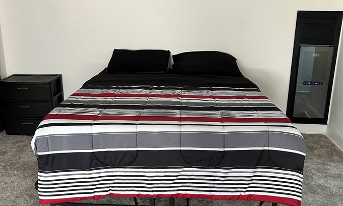 Dayton Casa | Charming 4-bedroom house with AC and WiFi in delightful Dayton