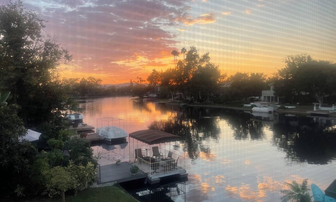 Lake Forest Casa | Charming 4-bedroom house On the Lake with Boat and deck