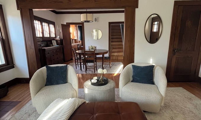 Southwest Minneapolis Casa | Charming 4-Bedroom Minneapolis Retreat – Perfect for Your Getaway!